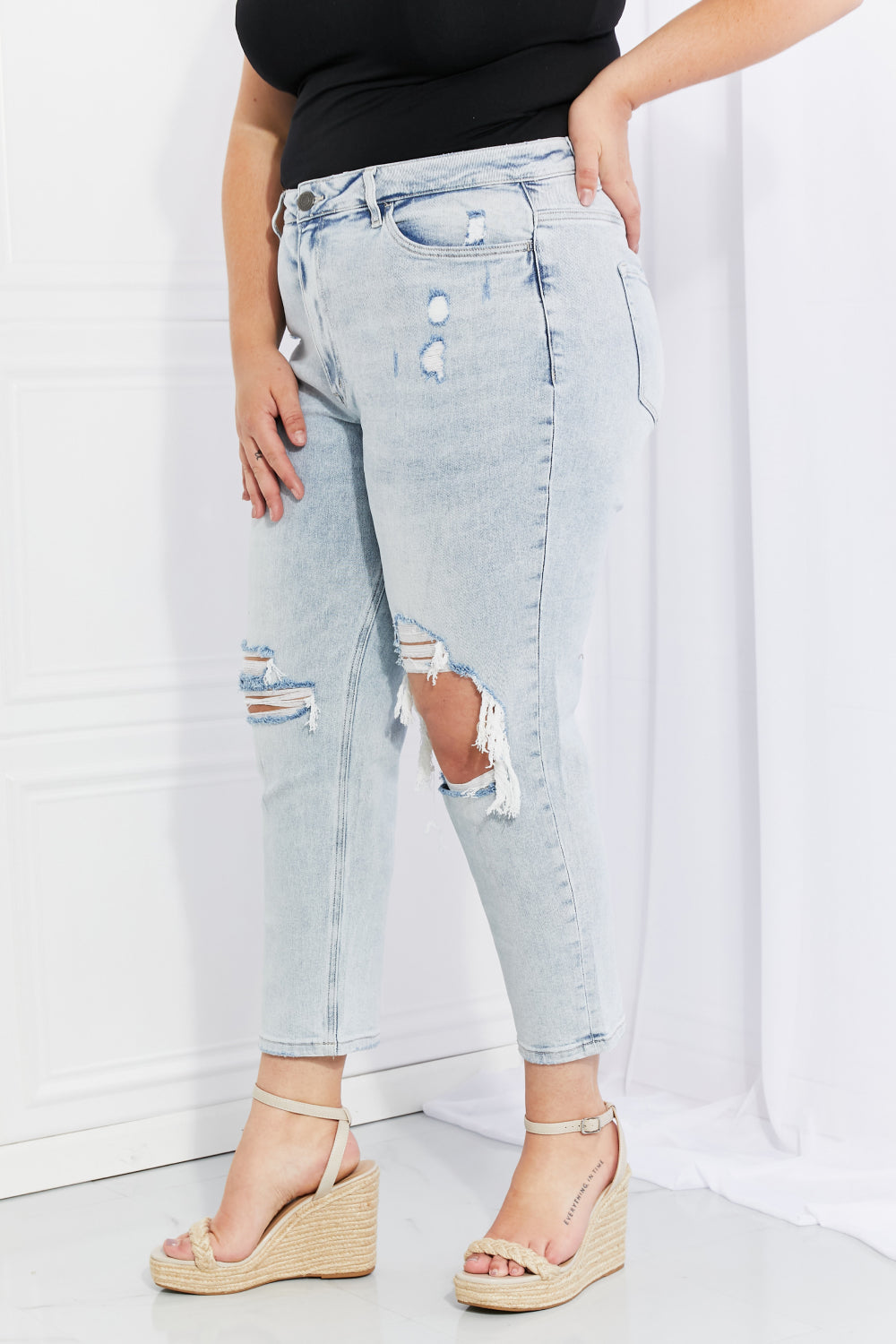 Stand Out Full Size Distressed Cropped Jeans