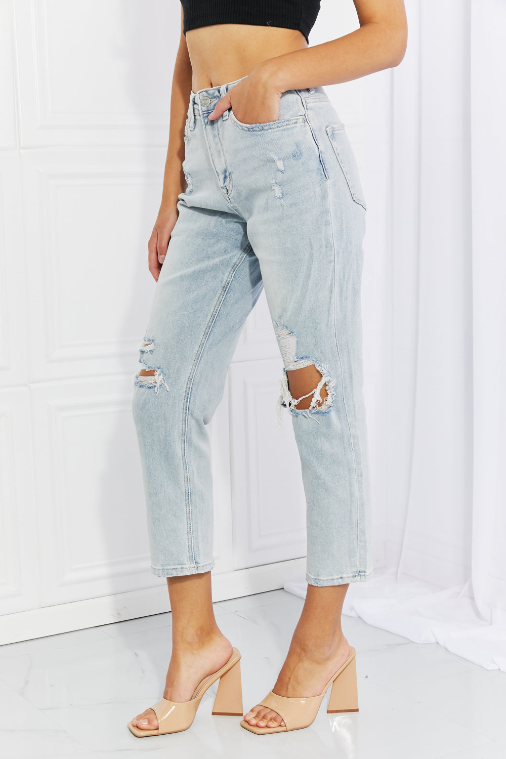 Stand Out Full Size Distressed Cropped Jeans