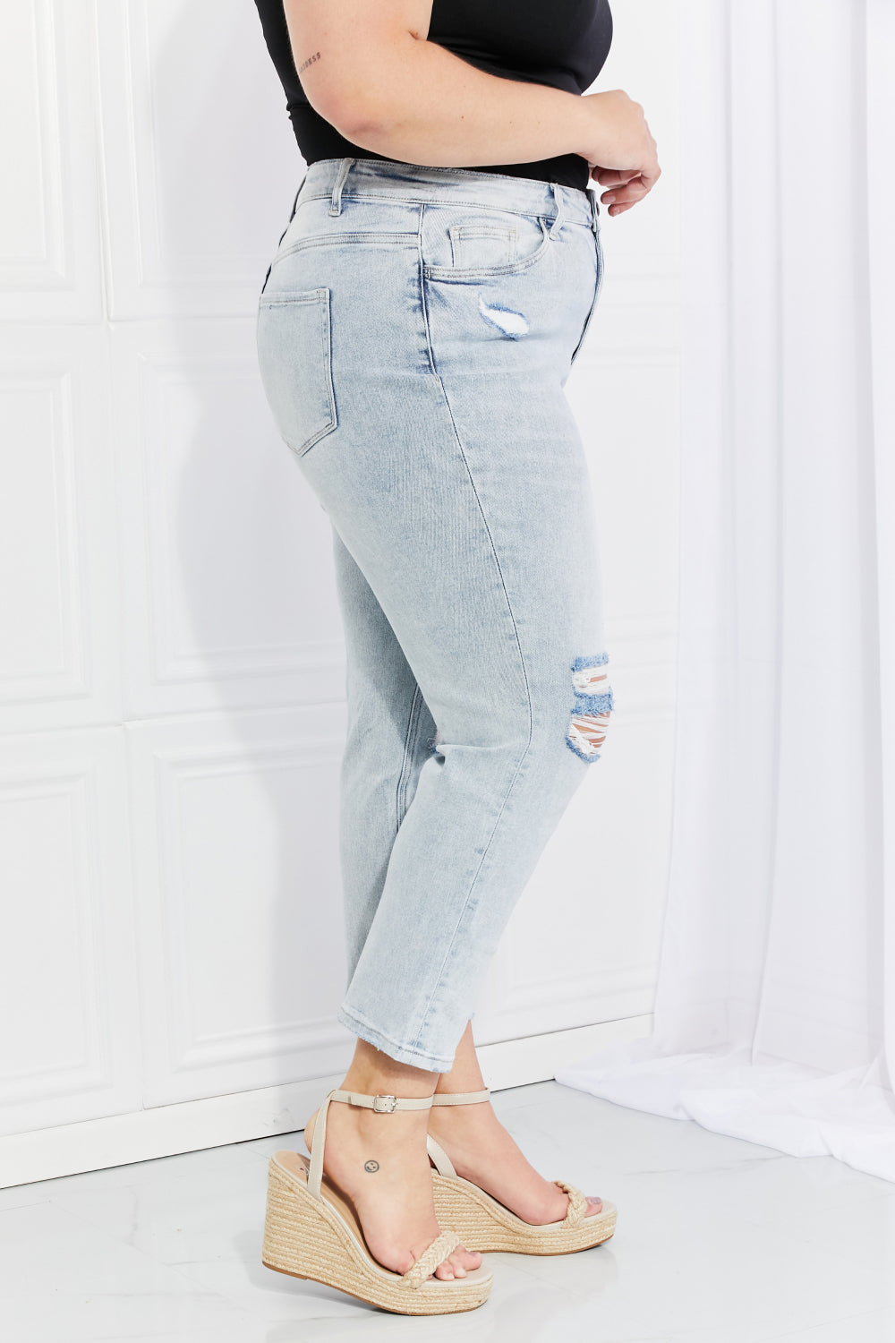 Stand Out Full Size Distressed Cropped Jeans