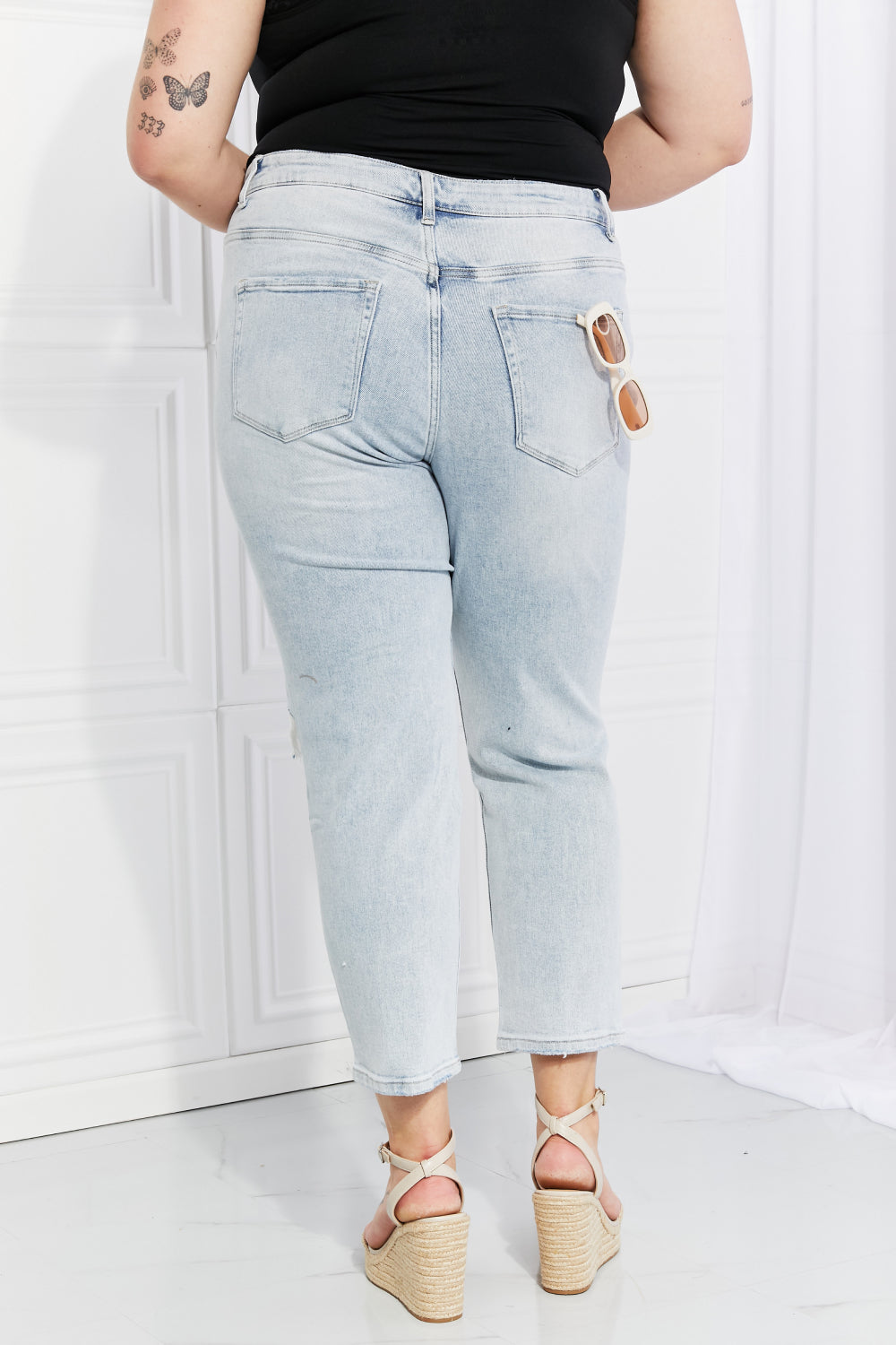 Stand Out Full Size Distressed Cropped Jeans