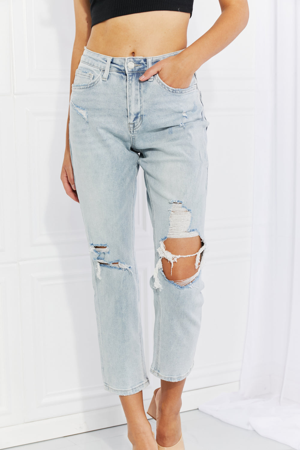 Stand Out Full Size Distressed Cropped Jeans